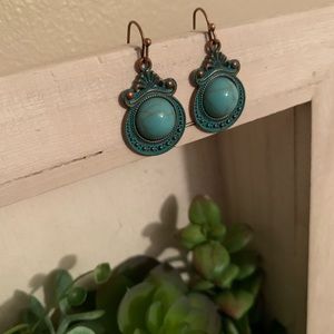 Beautiful dangly copper earrings with turquoise stone!